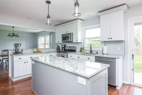 Kitchen - 1115 Monroe Dr, Bartlett, IL 60103 photo 2 of 4