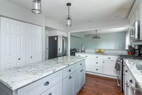 Kitchen - 1115 Monroe Dr, Bartlett, IL 60103 photo 3 of 4