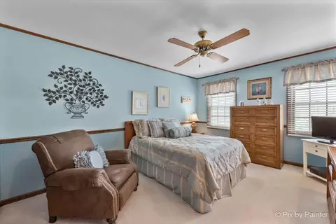 Bedroom - 1405 Michelline Ct, Hoffman Estates, IL 60192 photo 3 of 8