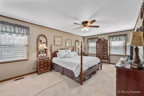 Bedroom - 1405 Michelline Ct, Hoffman Estates, IL 60192 photo 5 of 8
