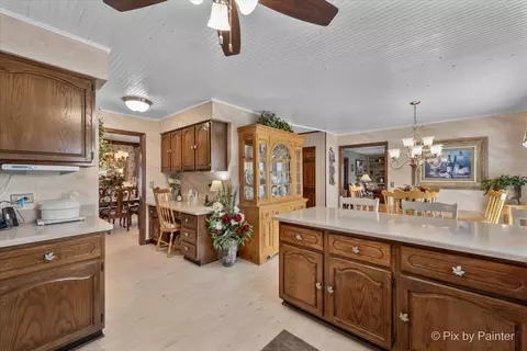 Kitchen - 1405 Michelline Ct, Hoffman Estates, IL 60192 photo 3 of 4