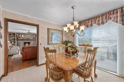 Dining - 1405 Michelline Ct, Hoffman Estates, IL 60192 photo 4 of 5