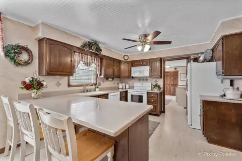 Kitchen - 1405 Michelline Ct, Hoffman Estates, IL 60192 photo 1 of 4