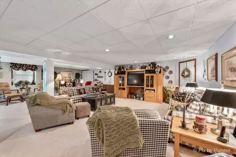Living - 1405 Michelline Ct, Hoffman Estates, IL 60192 photo 5 of 6