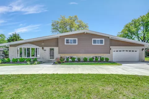2703 Elayne Ct, Arlington Heights, IL 60005