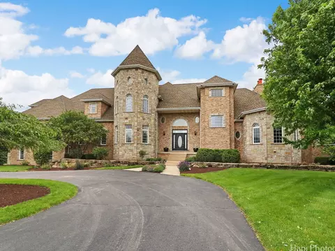 306 Calloway Ct, Poplar Grove, IL 61065