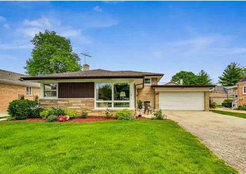 8229 N Oriole Ave, Niles, IL 60714