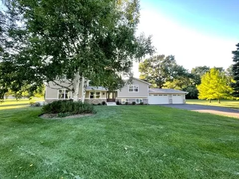 2 S920 Hickory Ln, Batavia, IL 60510
