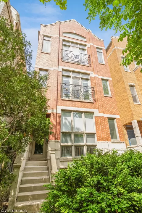 3728 N Kenmore Ave #2, Chicago, IL 60613