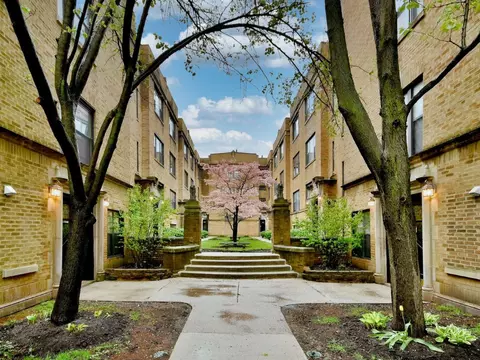 5926 N Paulina St #1, Chicago, IL 60660