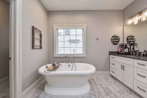 Bath - 15809 Brookshore Dr, Plainfield, IL 60544 photo 3 of 5