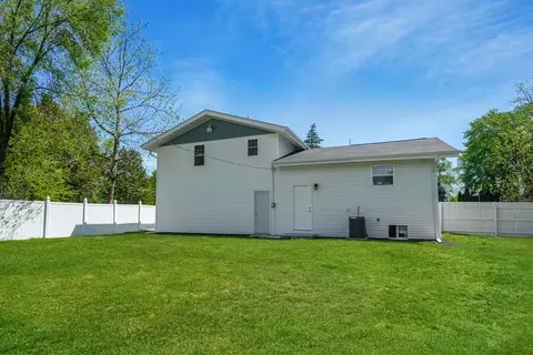 Exterior - 6 S230 4th St, Eola, IL 60519 photo 3 of 4