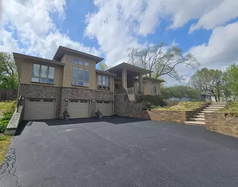 28 N Clyde Ave, Palatine, IL 60067