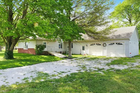 2516 County Road 300, Broadlands, IL 61816