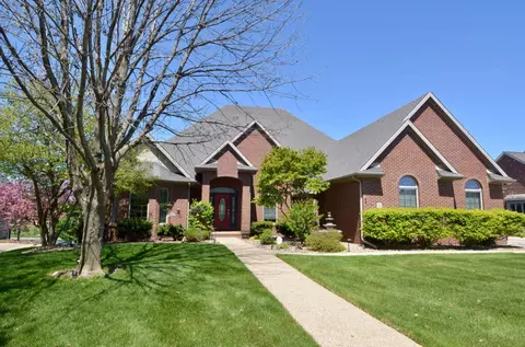 6 Strawberry Rd, Bloomington, IL 61704
