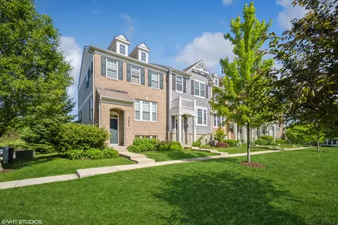 3291 Coral Ln, Glenview, IL 60026
