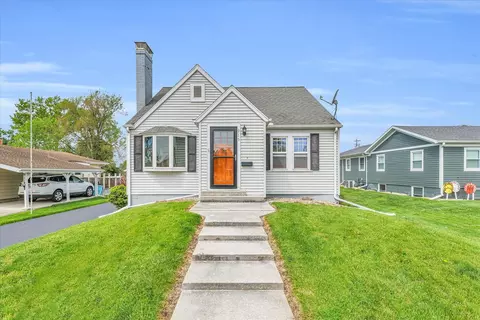 915 N Melvin St, Gibson City, IL 60936