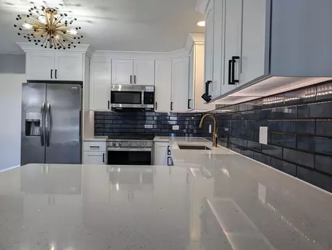 Kitchen - 3202 Hawk Ln, Rolling Meadows, IL 60008 photo 3 of 3