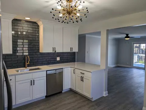 Kitchen - 3202 Hawk Ln, Rolling Meadows, IL 60008 photo 2 of 3