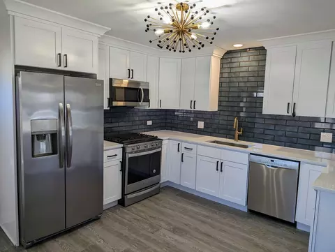 Kitchen - 3202 Hawk Ln, Rolling Meadows, IL 60008 photo 1 of 3