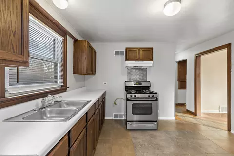 29 E 152nd St, Harvey, IL 60426 photo 4