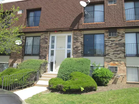 174 S Waters Edge Dr #302, Glendale Heights, IL 60139