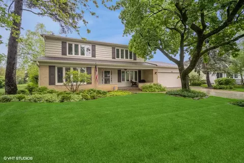 3016 White Pine Dr, Northbrook, IL 60062