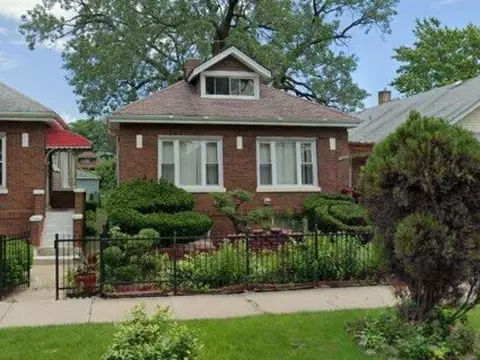 8833 S Elizabeth St, Chicago, IL 60620