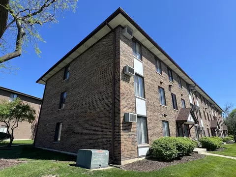 Exterior - 129 Gregory St #5, Aurora, IL 60504 photo 2 of 13