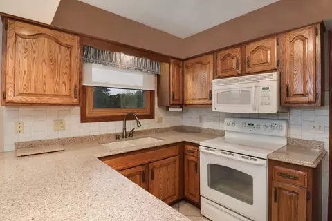 Kitchen - 8560 N 2100 East Rd, Downs, IL 61736 photo 2 of 3