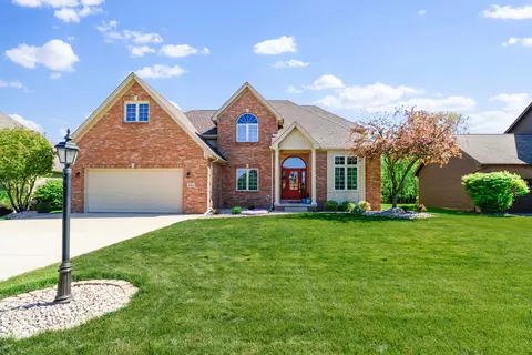 8363 Doubletree Dr S, Crown Point, IN 46307