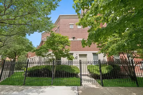 724 W Evergreen Ave, Chicago, IL 60610