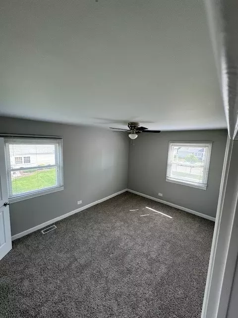 Bedroom - 334 Donna Ct UNIT B, Bartlett, IL 60103 photo 1 of 2