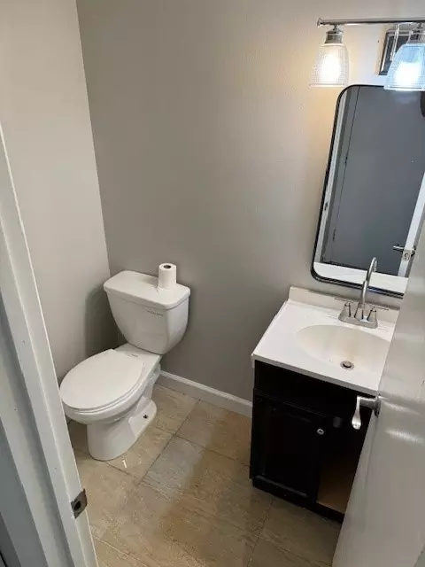 Bath - 334 Donna Ct UNIT B, Bartlett, IL 60103 photo 1 of 3