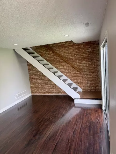 Living - 334 Donna Ct UNIT B, Bartlett, IL 60103 photo 2 of 2