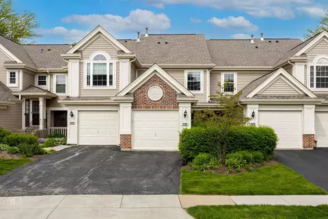 1107 Talbots Ln, Elk Grove Village, IL 60007