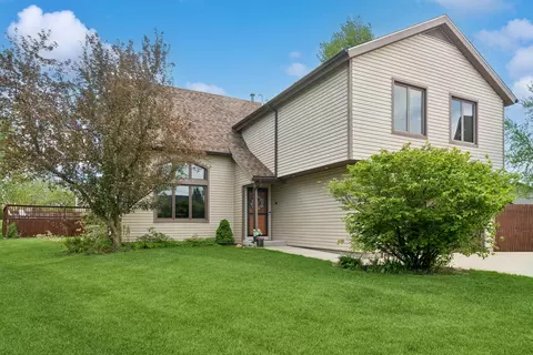 213 N Park Blvd, Streamwood, IL 60107