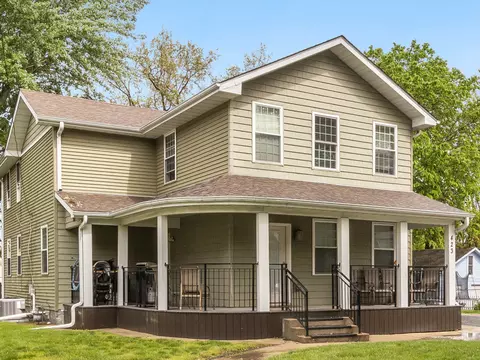 423 S Broadway, Aurora, IL 60505