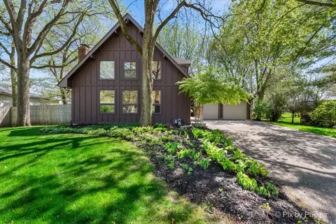 112 E Oak Knoll Dr, Hinckley, IL 60520