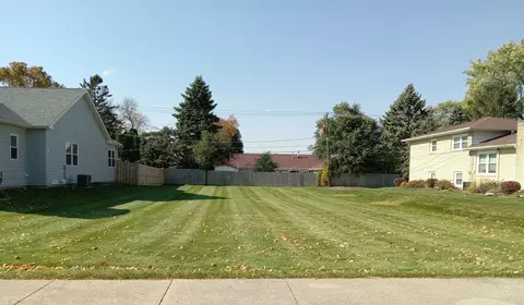 70 S Weston Ave, Elgin, IL 60123