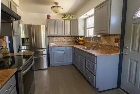 Kitchen - 8621 Lincoln Dr, Lyons, IL 60534 photo 1 of 2