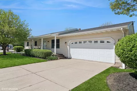 1605 Dearborn St, Crest Hill, IL 60403