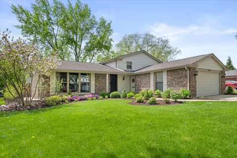 1505 E Fleming Dr N, Arlington Heights, IL 60004