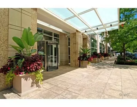 250 E Pearson St #2704, Chicago, IL 60611