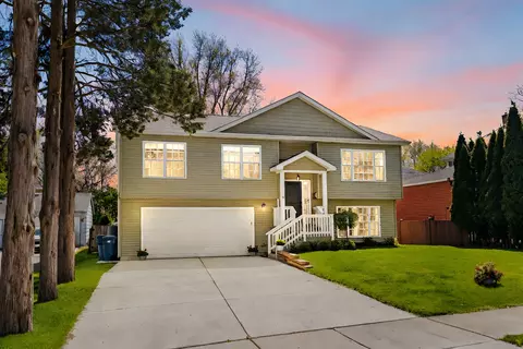 91 Edwards Ave, West Dundee, IL 60118