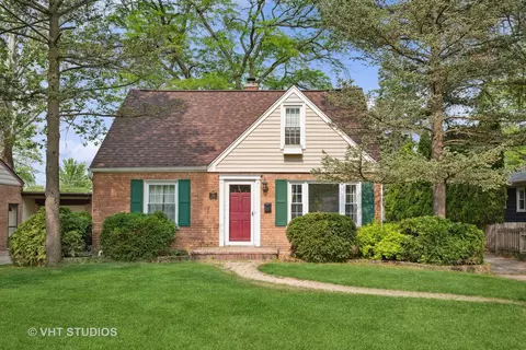 910 Sunset Rd, Wheaton, IL 60189