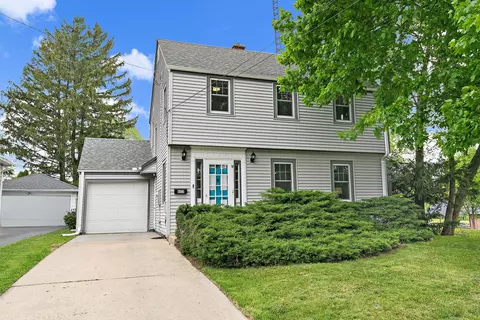 653 N 11th St, Dekalb, IL 60115