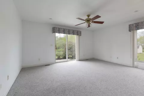 17717 Springbrook Cir, Union, IL 60180 photo 8