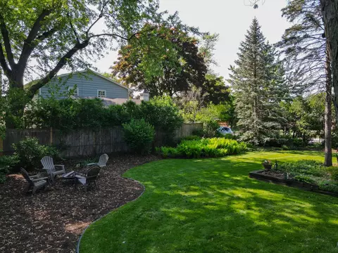 2501 Cherry Ln, Northbrook, IL 60062 photo 4