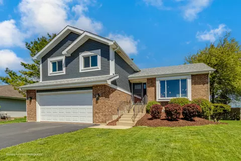 264 Washo Dr, Lake Zurich, IL 60047